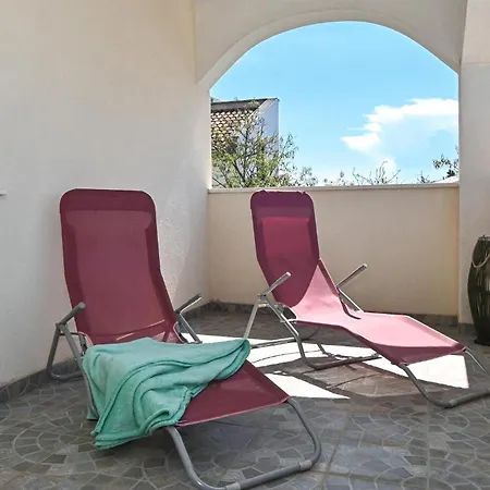 Awesome In Okrug Gornji Apartment