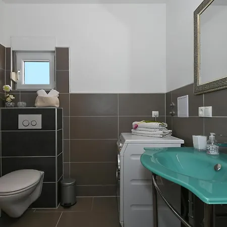 Awesome In Okrug Gornji With Wifi Trogir