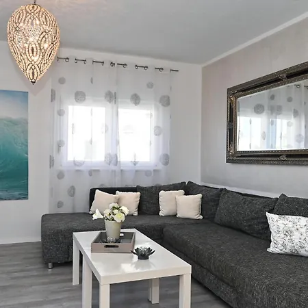 Awesome In Okrug Gornji With Wifi Trogir