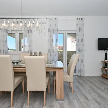 Awesome In Okrug Gornji * 트로기르