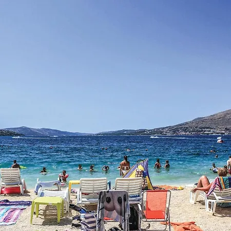 Awesome In Okrug Gornji 아파트