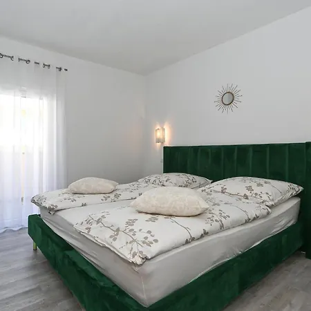 Awesome In Okrug Gornji 아파트 *