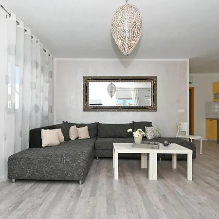 Awesome In Okrug Gornji *