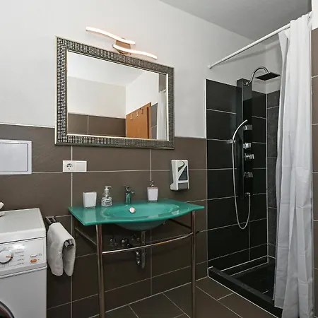 Awesome In Okrug Gornji With Wifi * Trogir