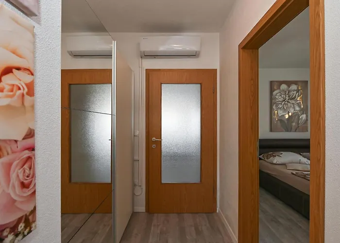 Awesome In Okrug Gornji Trogir