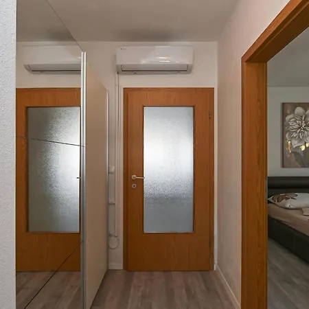 Awesome In Okrug Gornji With Wifi Trogir